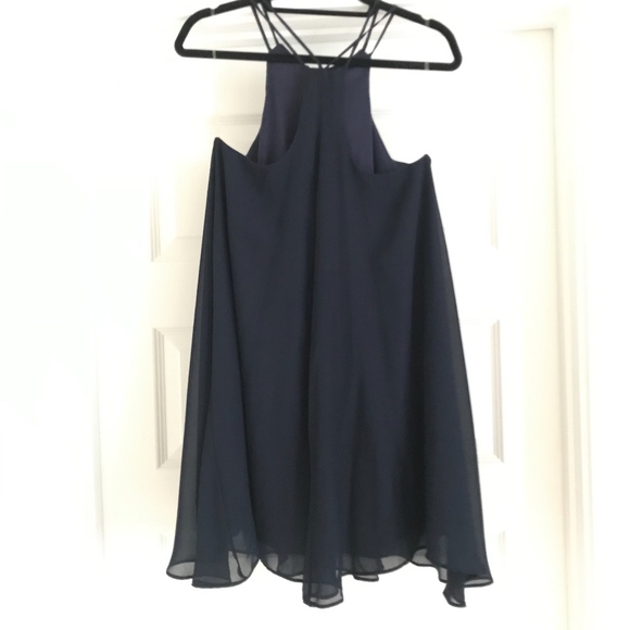 Flowy Key Hole Dress - Picture 2 of 2